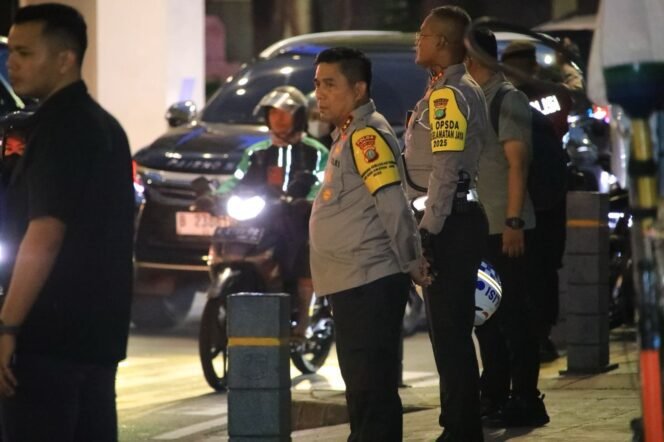 
					Kapolda Metro Jaya Tinjau Langsung Titik Kemacetan di Jakarta untuk Optimalkan Tim Urai Kemacetan