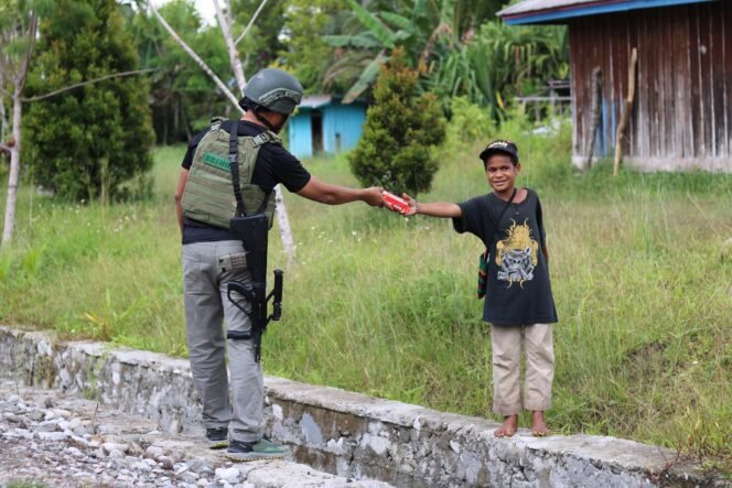 
					Pererat Hubungan dengan Warga, Satgas Ops Damai Cartenz Beri Imbauan Kamtibmas di Yalimo