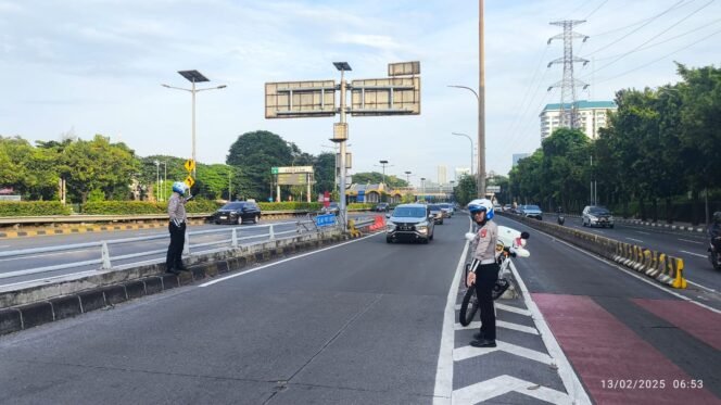 
					Polda Metro Jaya Terjunkan 90 Personel pengurai Kemacetan di Jakarta