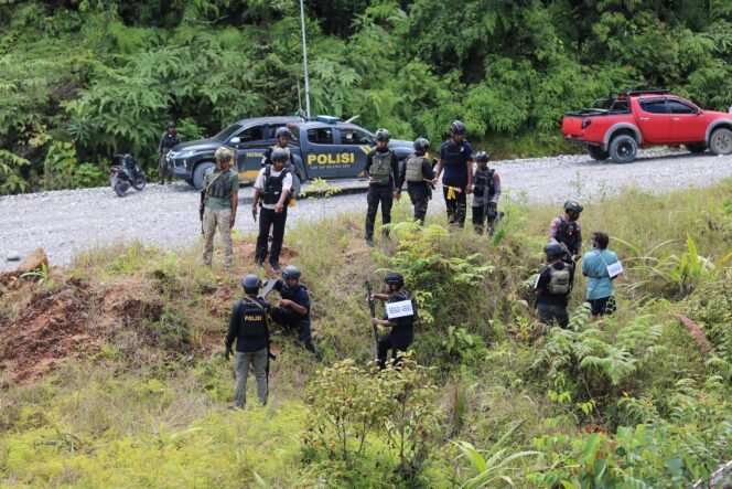 
					Satgas Ops Damai Cartenz Gelar Rekonstruksi Keterlibatan Nikson Matuan Saat Penembakan Anggota Brimob