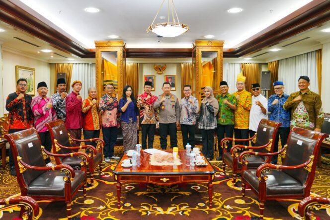 
					Kapolri Terima Audiensi FKN, Perkuat Komitmen Jaga Kerukunan