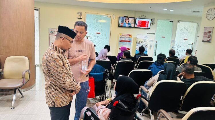 Haji Uma Kunjungi dan Bantu Pasien Asal Bener Meriah di RS Jantung Jakarta