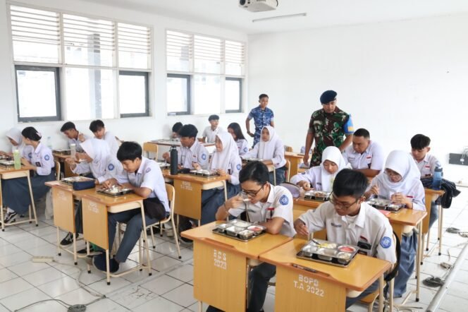 
					Program Makan Bergizi Upaya Pemerintah Dukung Kesehatan dan Kecerdasan Generasi Muda