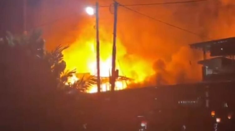 Sijago Merah Menghanguskan Sembilan Rumah Kepala Keluarga
