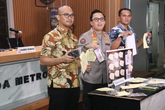 
					Polda Metro Jaya Bongkar Sindikat Rekening Fiktif Bermodal AI, Dua Pelaku Ditangkap