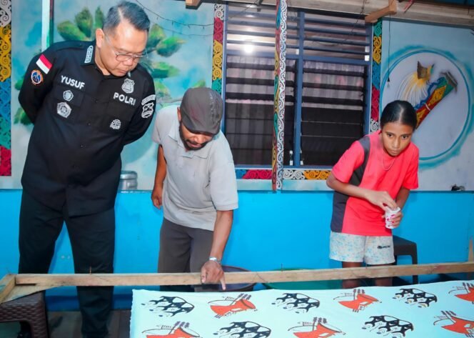 
					Batik Papua Memiliki Motif Khas dan Mencerminkan Kekayaan Alam Serta Budaya Papua