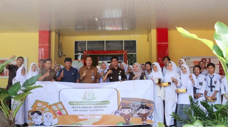 Jaksa Masuk Sekolah, Kajari Aceh Tenggara Motivasi Pelajar dan Ingatkan Bahaya Narkoba