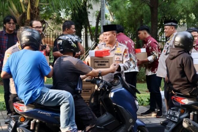 
					Berkah Ramadan, Kapolda Metro Jaya Gelar Aksi Sosial Berbagi Takjil Bersama Media