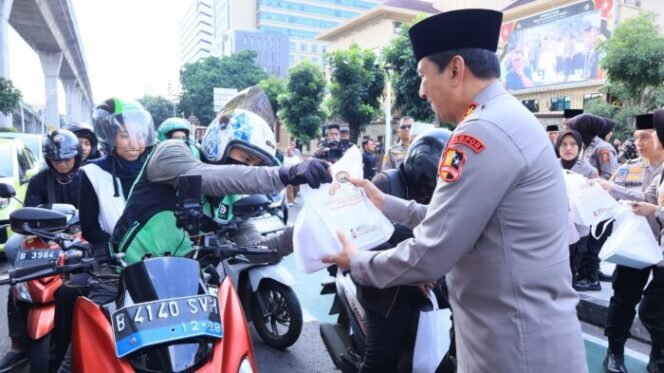 
					Polri dan Media Bersinergi Berbagi Takjil Serentak di Seluruh Indonesia