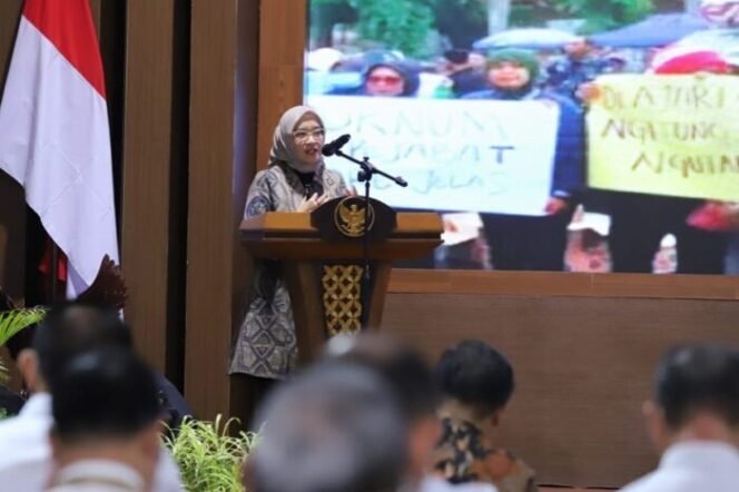 
					Menteri PANRB Apresiasi Polri Terkait Arus Mudik Lebaran 2025