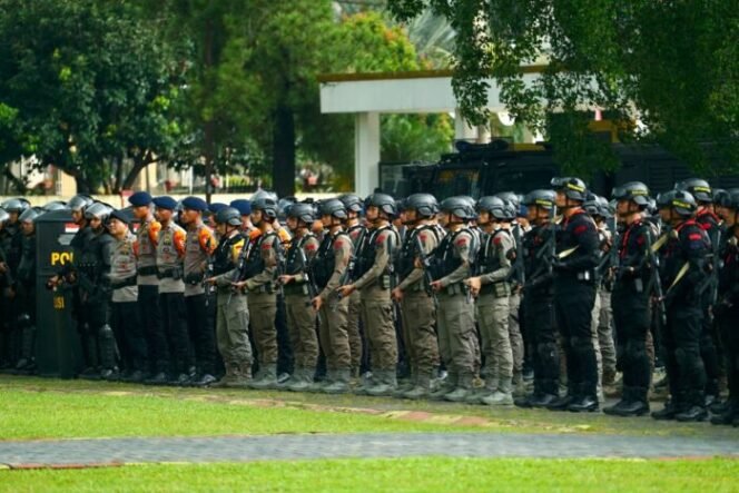 
					Jelang Hari Raya Idul Fitri 1446 H, Danpas Pelopor Korbrimob Polri Cek Kesiapan Pasukannya