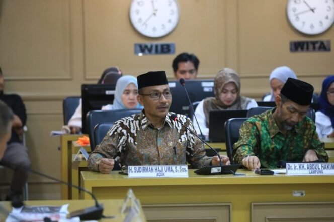 
					Haji Uma: Pemerintah Harus Perhatikan Kesejahteraan Perangkat Desa