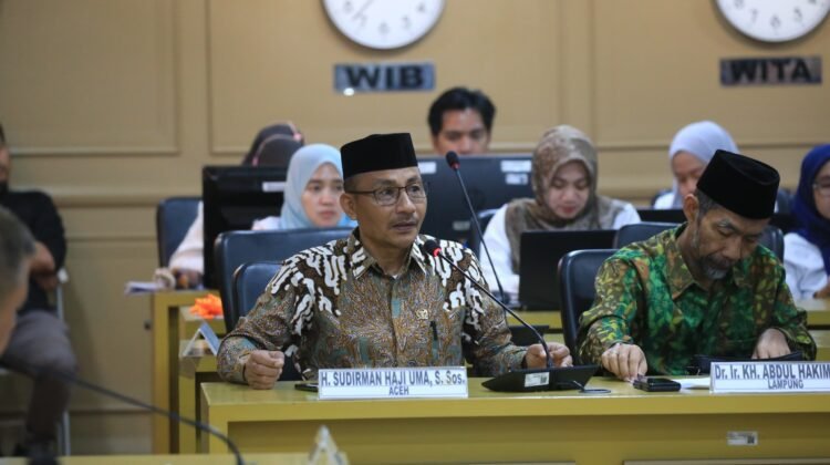 Haji Uma: Pemerintah Harus Perhatikan Kesejahteraan Perangkat Desa