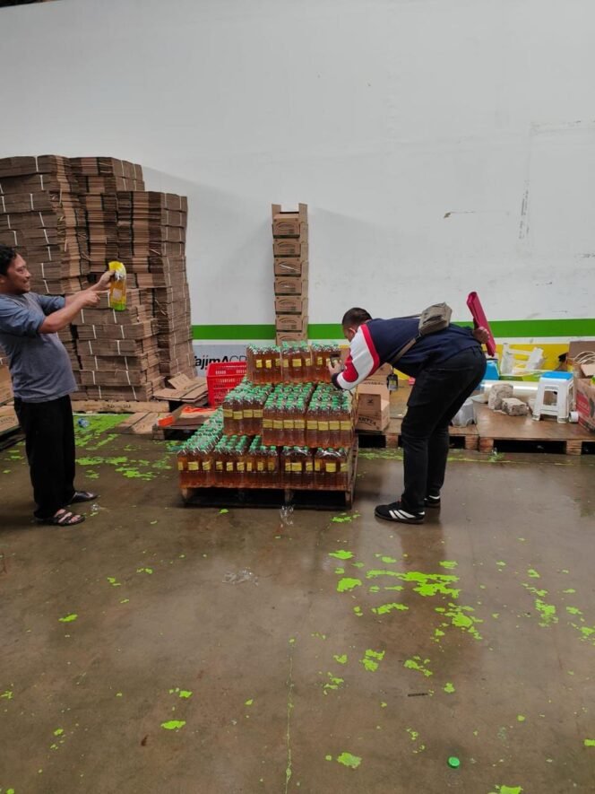 
					Polri Ungkap Kecurangan Minyak Goreng di Depok, Ribuan Liter Disita