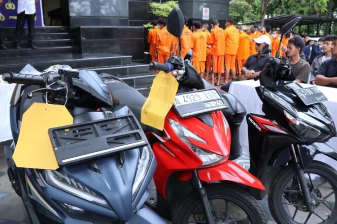 
					Operasi Pekat Jaya 2025, Dirreskrimum Polda Metro Jaya dan Polres Jajaran Ungkap Kasus Menonjol