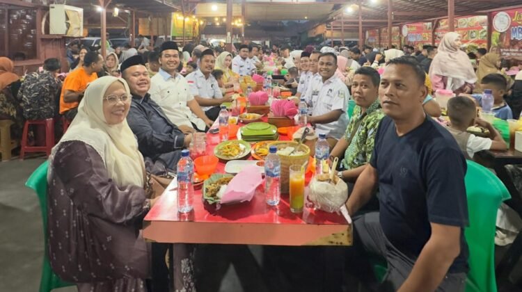 Komunitas SMS bersama wakil Bupati Aceh Tenggara di Lesehan Bak Pia