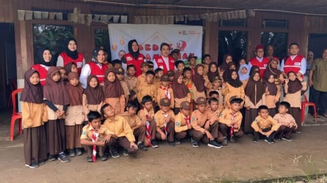 
					PMI Kaltim Berperan Dalam Berbagai Program Kemanusiaan Bagi Siswa Sekolah Termasuk Penyediaan Sarana Air Bersih