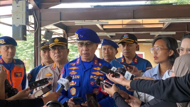 
					Korpolairud Baharkam Polri Kerahkan Ratusan Personel Bantu Evakuasi Penanganan Banjir di Jabodetabek