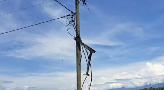 Kondisi tiang listrik kosong tanpa Trafo yang hilang dicuri di Desa Mutiara Dame , Kecamatan Babul Rahmah, Aceh Tenggara.