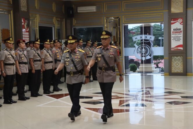 
					Irjen Dr. Achmad Kartiko Pimpin Upacara Sertijab Wakapolda Aceh 