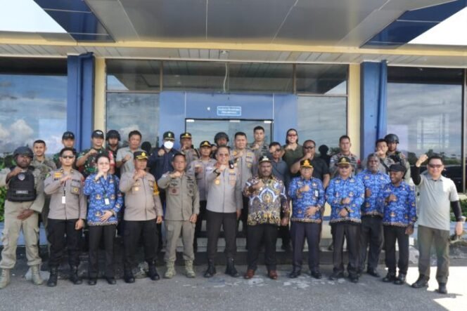 
					Evakuasi dan Identifikasi Jenazah Korban KKB di Yahukimo Tuntas, Forkopimda dan Tokoh Masyarakat Apresiasi Satgas Ops Damai Cartenz