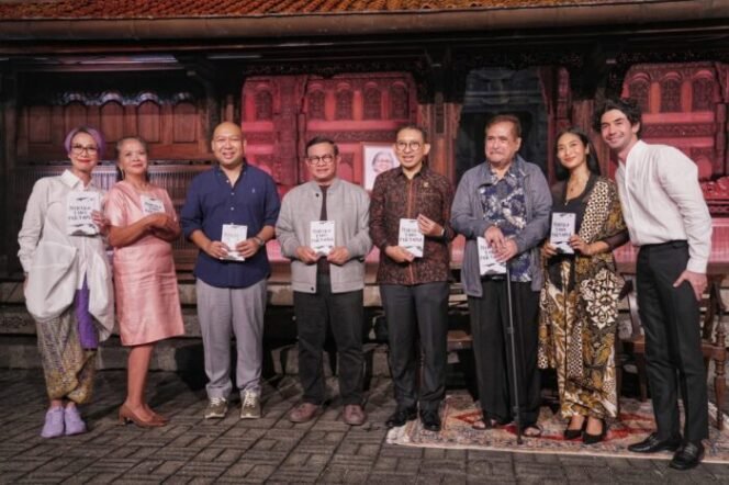 
					Refleksi Dua Dasarasa, Menbud Fadli Zon Hadiri Peluncuran Buku Reza Rahadian