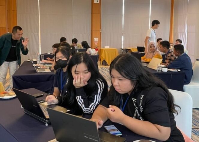 
					Keseruan di Mini Entrepreneur Bootcamp Yang Digelar Semesta Academy Bersama School of Founders