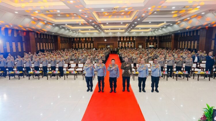 Tutup Rakernis SSDM dan Slog, Kapolri Komitmen Dukung Program Pemerintah
