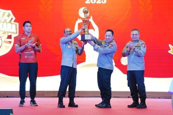 
					Hadiri Seremoni Apresiasi Tim Voli, Kapolri: Terus Bawa Harum Nama Institusi