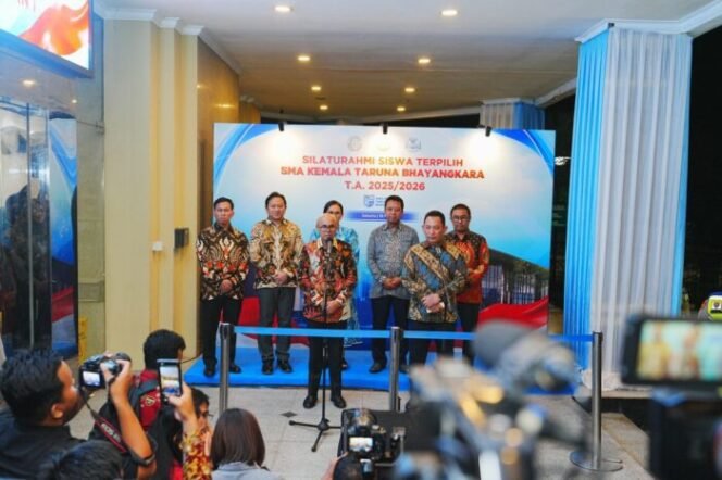 
					Kapolri Silaturahmi, Beri Motivasi untuk Siswa Terpilih SMA Kemala Taruna Bhayangkara