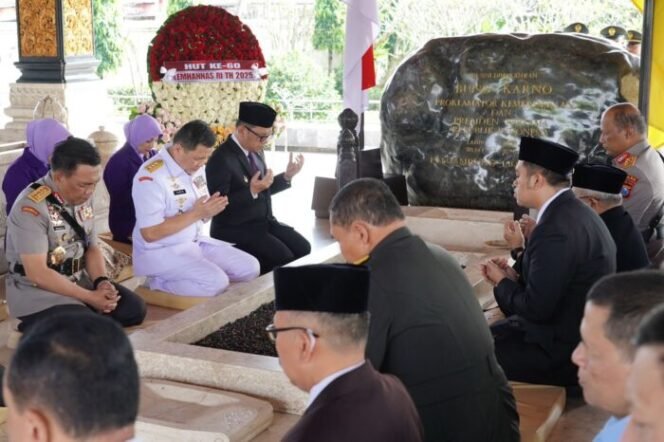 
					Gubernur Lemhannas RI Ziarah ke Makam Bung Karno