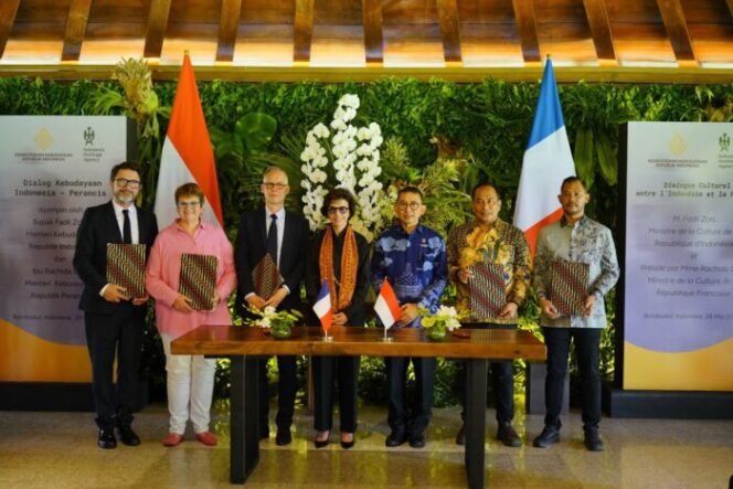 
					Sambut Menbud Prancis di Borobudur, Fadli Zon Resmikan Borobudur Cultural Center dan Tampilkan Pameran Peradaban Nusantara