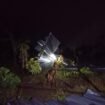 Atap rumah warga yang di terpa angin kencang.