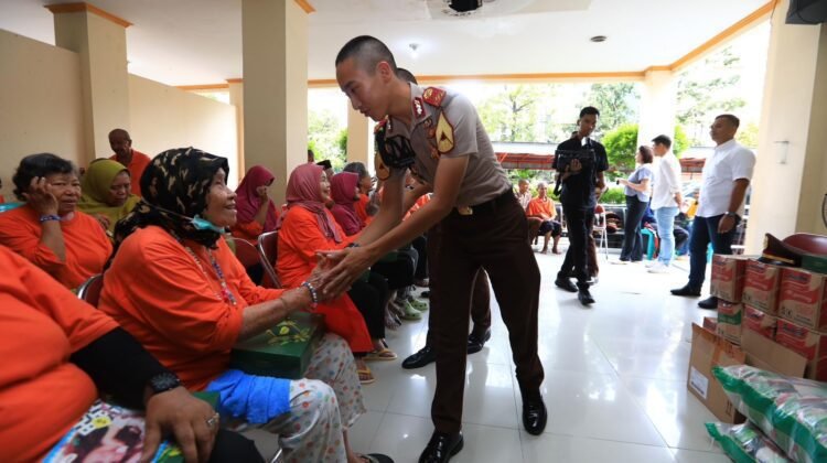 Taruna Akademi Kepolisian Gelar Bakti Sosial di Rumah Perlindungan Lansia