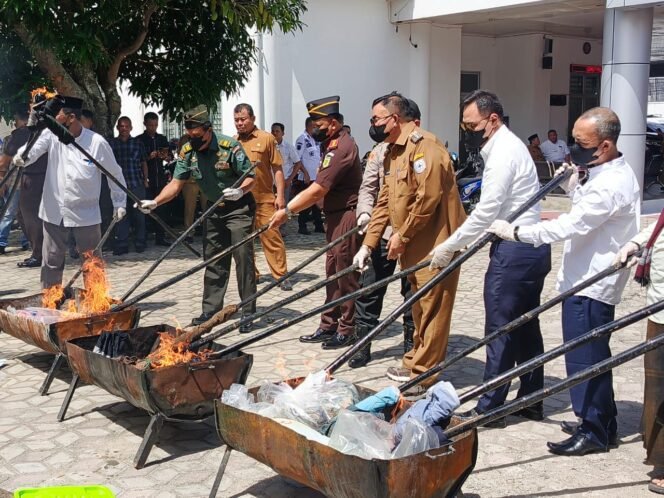
					Pemusnahan Barang Bukti Narkotika di Kejaksaan Aceh Tenggara Bersama Forkopimda