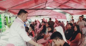 Saat Bupati Aceh Tenggara menyambangi masyarakat yang ikut operasi katarak.