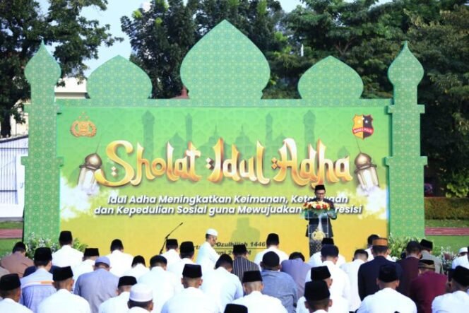 
					Gelar Salat Idul Adha, Jajaran Polri Tingkatkan Kepedulian Demi Persatuan
