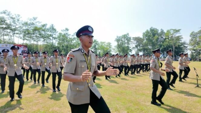 
					593 Bakomsus Ketahanan Pangan, Kesehatan-Gizi Polri Selesai Pendidikan