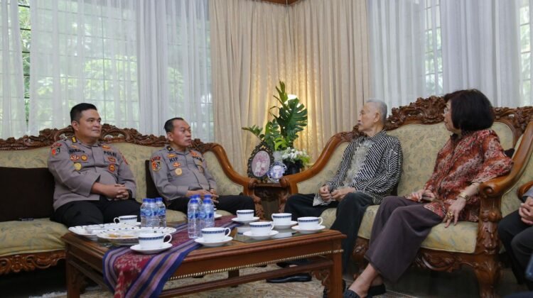 Anjangsana HUT Bhayangkara ke-79, Polri Kunjungi Mantan Kapolri Jenderal (Purn) Roesdihardjo