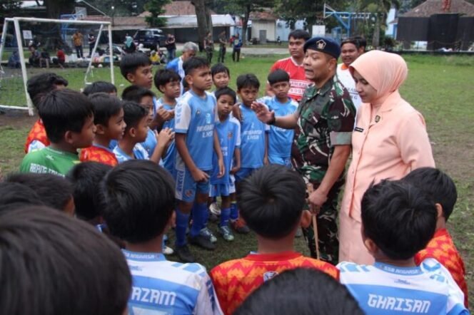 
					Danlanud Husein Sastranegara Motivasi Siswa SSB Angkasa