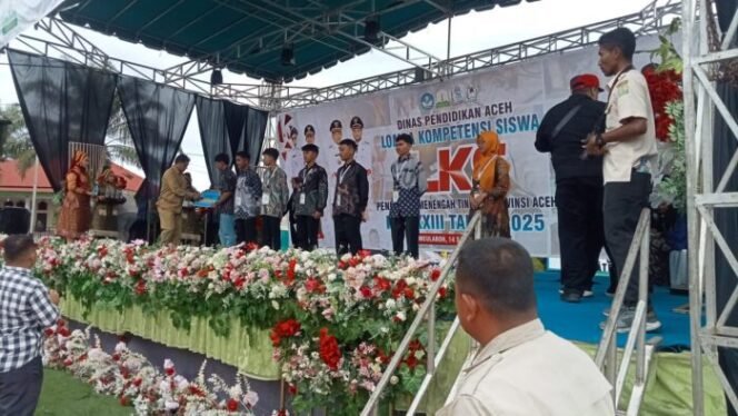 
					Siswa SMK Lhokseumawe Bersinar di Ajang LKS Provinsi di Meulaboh: Azkiya Khaira Raih Emas Bidang Farmasi