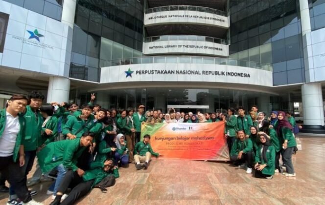 
					Antusias Mahasiswa Ilmu Komunikasi Uhamka Dalam Kunjungan Belajar Tentang Diplomasi Naskah Kuno Dan Bahasa Indonesia Sebagai Bahasa Resmi Konferensi Umum UNESCO Di Perpusnas