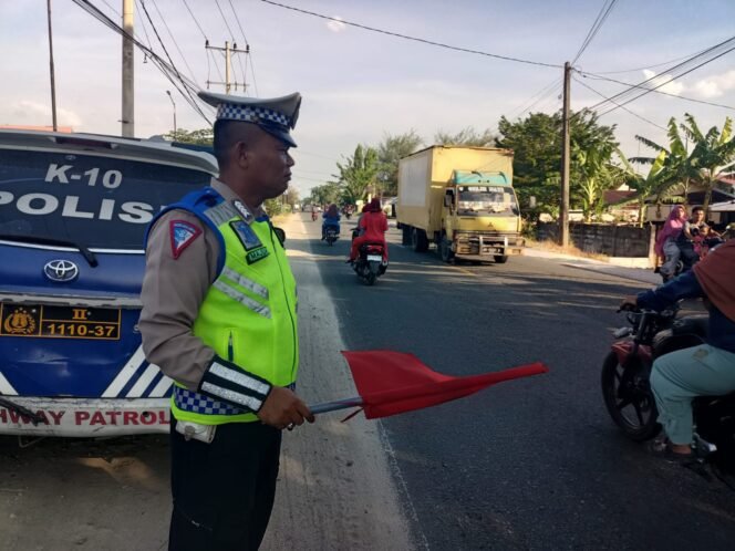 
					Satlantas Polres Batu Bara Gencarkan Patroli Kibas Bendera, Tekan Pelanggaran dan Cegah Laka Lantas