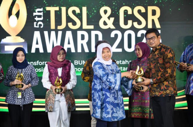 
					Pupuk Iskandar Muda Raih Penghargaan Platinum & Gold di TJSL & CSR Awards 2025