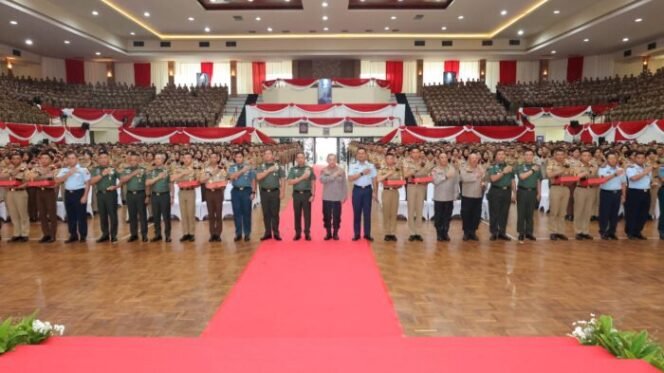 
					Beri Pembekalan Kepada 2.000 Capaja, Kapolri: Sinergitas Modal Hadapi Tantangan
