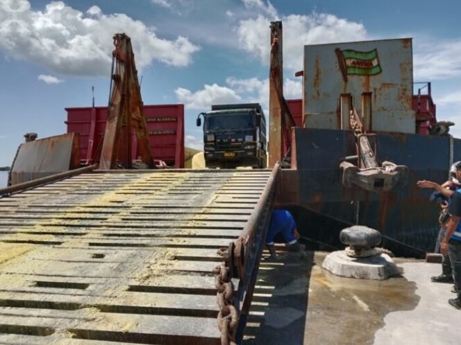 
					PT PEMA Akui Kelalaian, Limbah Sulfur Tumpah ke Laut Kuala Langsa: Nelayan Merugi, Pemerintah Siapkan Sanksi