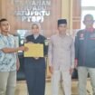 LSM KPKN mendampingi masyarakat saat melapor ke kantor Kejaksaan Aceh Tenggara.