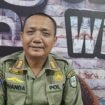 Kepala Bidang (Kabid) Trantib Satuan Polisi Pamong Praja (Satpol PP) Wilayatul Hisbah Aceh Tenggara, Misyadi Sunanda saat di wawancara di ruang kasat pol PP