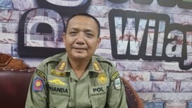 Kepala Bidang (Kabid) Trantib Satuan Polisi Pamong Praja (Satpol PP) Wilayatul Hisbah Aceh Tenggara, Misyadi Sunanda saat di wawancara di ruang kasat pol PP