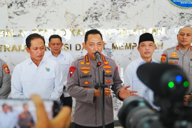 
					Tinjau Penanganan Karhutla Kalbar, Kapolri Ungkap Titik Api Terus Menurun